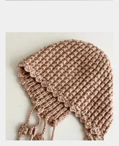 Handgemachte Strickmütze mit stilvollen Quasten, gemütliche und warme Winterkopfbedeckung.