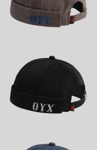 Vue détaillée du bonnet docker en velours côtelé avec broderie OYX, bride réglable.