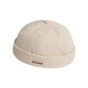 Beige retro docker mütze für damen und herren, stilvolle bestickte letter matrosenmütze.