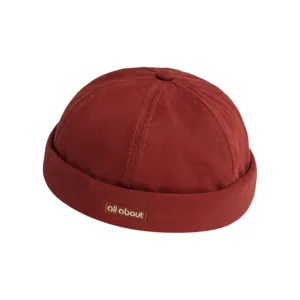Retro bordeaux Docker Cap mit vorderem Stickerei-Aufnäher, stilvolle Baumwoll Mütze.