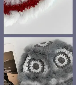 Nahaufnahme der handgemachten Häkelmütze mit flauschigem Kunstfell und warmer Wolle.