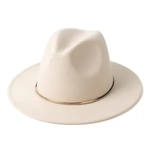 Chapeau fedora classique élégant en feutre de laine beige pour femme et homme, large bord.