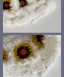 Handgefertigter Häkel-Kaninchenfell-Eimerhut im Detail, winterwarme Plüsch-Blumenfischer-Mütze.