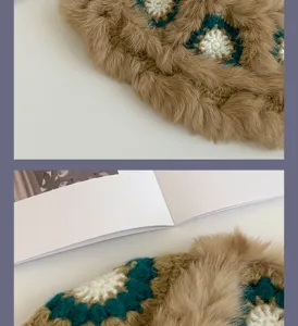 Detailaufnahme des Plüsch-Häkel-Winter-Fischerhuts mit feiner Textur und Blumenmuster.
