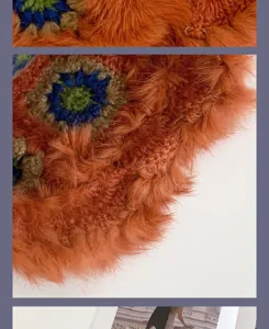 Detailansicht des handgefertigten Häkel-Fischerhuts mit flauschiger Textur und Blumenmuster.