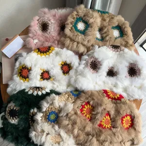 Handgehäkelter flauschiger Kaninchenfell Fischerhut Winter warme Blumen Strickmütze