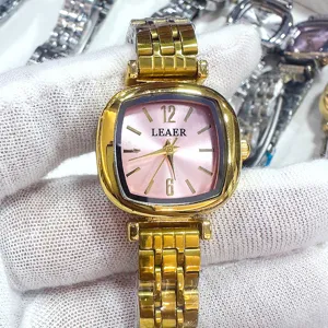 Orologio donna acciaio inossidabile dorato quadrante quadrato rosa quarzo dettaglio