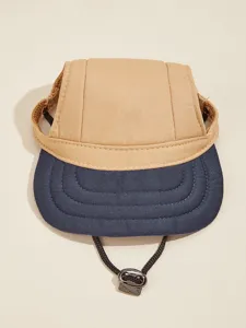 Haustier Sonnenhut Detailansicht, khakifarbene Krone und marineblaue Krempe mit Kordel.