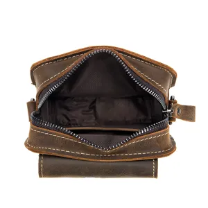 Primo piano dell'interno e dei dettagli della cerniera della borsa da uomo in pelle.