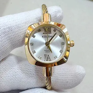 Orologio da donna al quarzo quadrato KOUSHI con cinturino a cavo e strass brillanti sul quadrante.