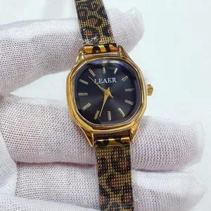 Reloj de cuarzo para mujer octogonal vintage LEAER con correa de malla de leopardo esfera negra.
