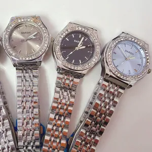 Elegante Damen Quarzarmbanduhr mit Strass Lünette und Edelstahlarmband für den Alltag.