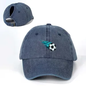 Verstellbare Jeans Baseballcap mit Zopföffnung und coolem brennendem Fussball Motiv.