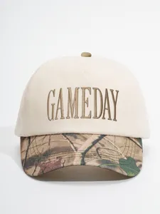 Gorra de béisbol GAMEDAY bordada con visera de camuflaje y corona neutra para ropa casual al aire libre.