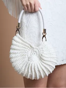 Sac à main blanc fait main en crochet forme coquillage pour femme, style plage d'été.