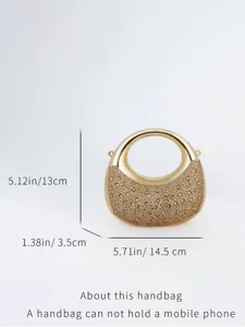 Vue détaillée du sac de soirée lune mini strass doré, montrant une taille compacte et des diamants.