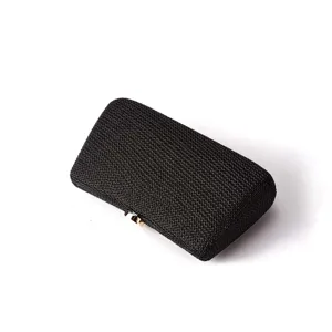 Sac pochette de soirée noir texturé rigide avec fermoir métallique pour femme mariage