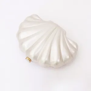 Stylish acrylic shell clutch bag for women, pearl gloss evening party shoulder chain bag.