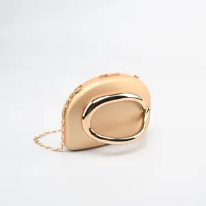 Sac de soirée pochette rigide métallique élégante avec chaîne dorée pour femmes