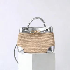 Sac a main tisse en paille pour femme, sac bandouliere casual de plage d'ete avec poignee metal.