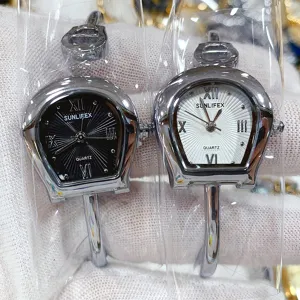 Montre bracelet quartz femme SUNLIFEX vue détail cadrans noir et blanc élégants.
