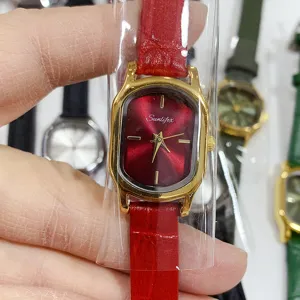 Montre Quartz Carrée Vintage pour Femme Luxe Minimaliste Bracelet en Similicuir Cadran Analogique Montre Bracelet Élégante pour Dame
