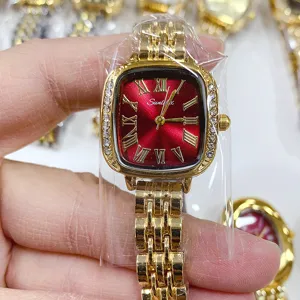 Vintage gouden dameshorloge met rode wijzerplaat romeinse cijfers en kristallen bezel stijlvol
