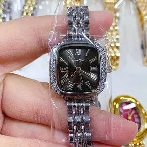 Vintage vierkante dames quartz horloge met strass bezel, romeinse cijfers en stalen horlogeband.