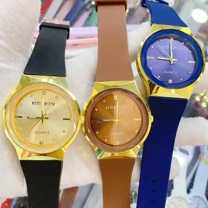 Minimalist silicone strap quartz watch, stylish round dial couples watch for men and women.