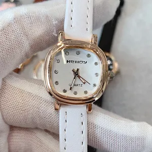 Montre quartz femme vintage petite carre montre bracelet cuir blanc mode tendance chic