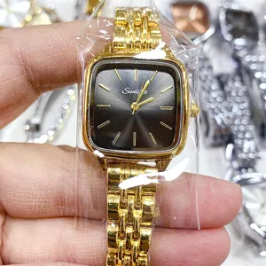 Elegante quadratische Damenuhr mit schwarzem Zifferblatt und goldenem Gliederarmband.