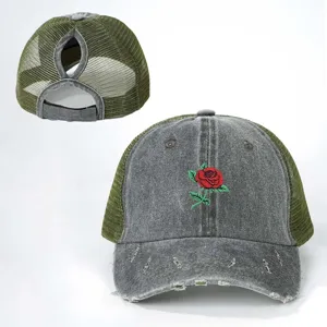 Cappellino da baseball con ricamo di rose e rete, coda di cavallo, regolabile all'aperto.