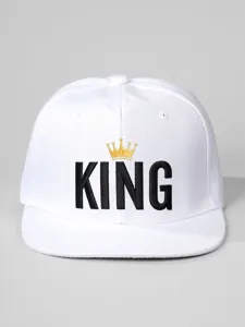 Λευκό καπέλο μπέιζμπολ snapback με μαύρο κέντημα KING και χρυσό σχέδιο κορώνας.