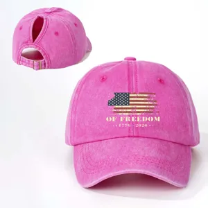 Verweerde roze paardenstaart honkbalpet met Amerikaanse vlag print en verstelbare gesp.