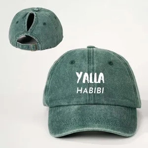 Casquette de baseball verte lavée pour queue de cheval avec imprimé Yalla Habibi et boucle.