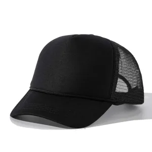 Vue détaillée de la casquette trucker noire unie avec devant en mousse et cordelette.