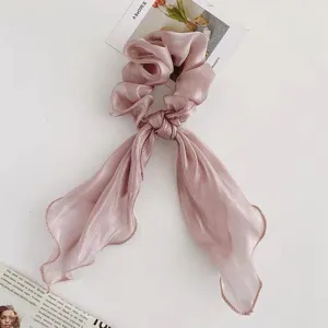 Chouchous en satin rose avec long ruban, attache cheveux élégante perlée pour femmes.
