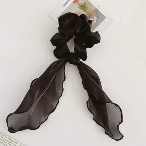 Chouchou de cheveux noir à ruban français avec de longues queues de foulard, élégant pour femmes.