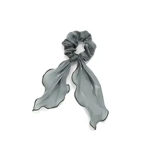 Élégant chouchou de cheveux en soie grise avec longs rubans pour femmes, attache queue de cheval.