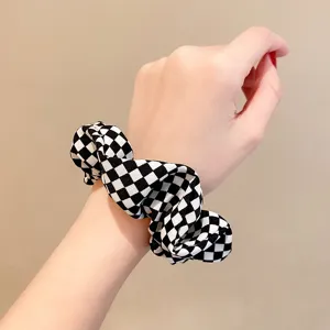 Schwarz-weißer Karo Haargummi, koreanisches Mode-Haaraccessoire für Damen Alltag.