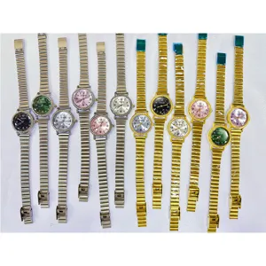 LEAER Damenuhr Detailansicht kleines Zifferblatt Quarzuhr Bambusgliederarmband Accessoire