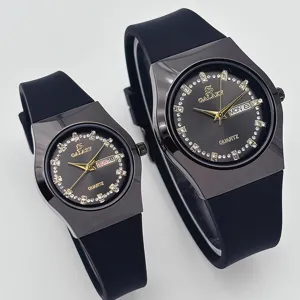 Detalle reloj cuarzo pareja GALAXY, esfera oscura con pedrería, correa silicona negra.