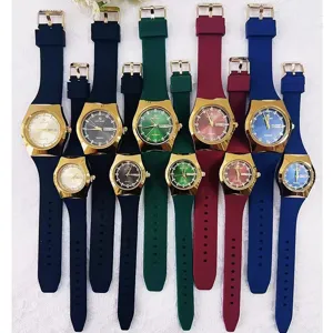 Reloj de cuarzo para parejas con correa de silicona GALAXY y calendario doble.