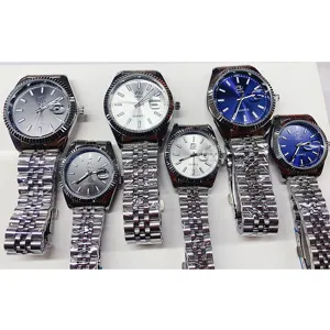 Reloj de cuarzo OMYA para parejas con calendario y correa de metal, reloj de pulsera casual y moda.