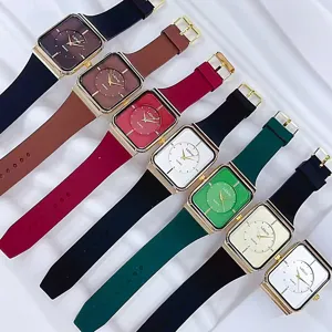 Retro Vintage rechteckige Quarzuhr mit bequemem Silikonarmband und bunten Farboptionen.