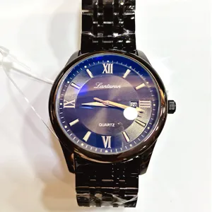 Lanturun schwarze Edelstahl Quarz Herrenuhr mit Kalenderanzeige und roemischen Ziffern.