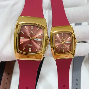Retro Legering Tonneau Quartz Horloge Met Siliconen Band Strass Decor Kalender Weergave Waterdicht Mode Koppel Horloge Goud Business Casual Polshorloge