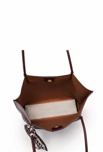 Large capacity commuter tote bag, minimalist style, perfect for daily use and organization.