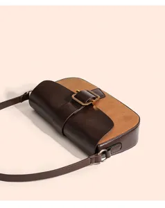 Elegante Kontrast-Wildleder-Satteltasche für Damen, schicke Winter Retro Umhängetasche Detail.