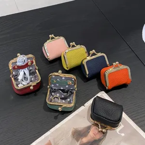 Mini leather kiss-lock coin purse jewelry box, portable mini storage bag for rings and earrings.